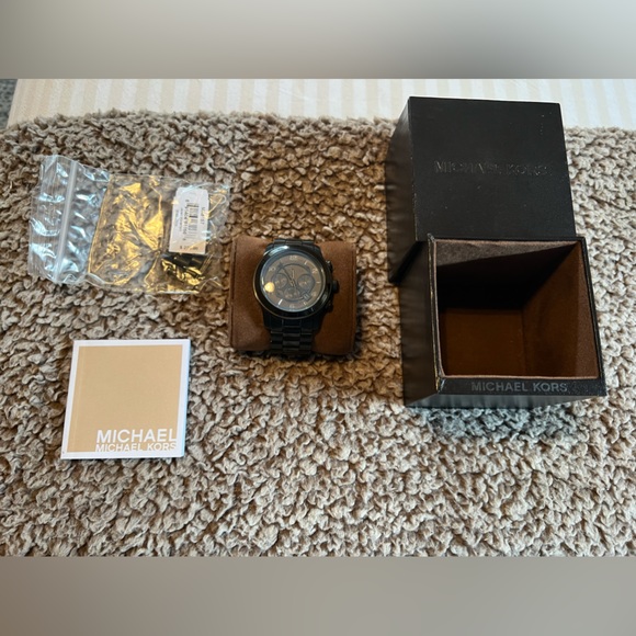 Men’s Dark Gray Michael Kors Watch (Price Tag, Packaging, Extra Links Included) - Picture 4 of 7